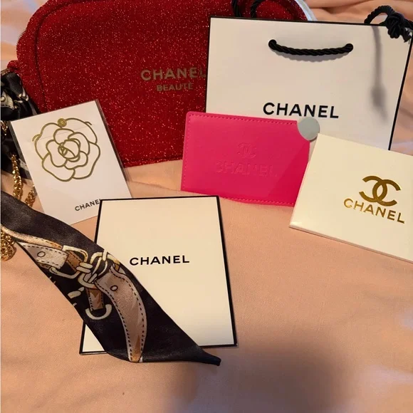 Chanel Beauté Red purse VIP gifts with purchase BUNDLE!!!! - Picture 9 of 16